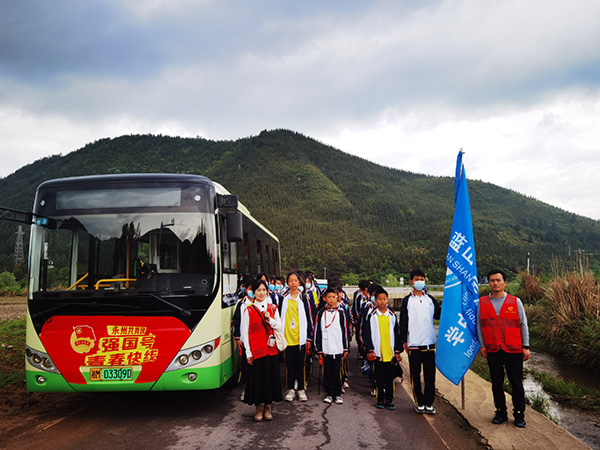 湖南蓝山：首批“青春快线”、“红领巾专线”主题公交正式上线